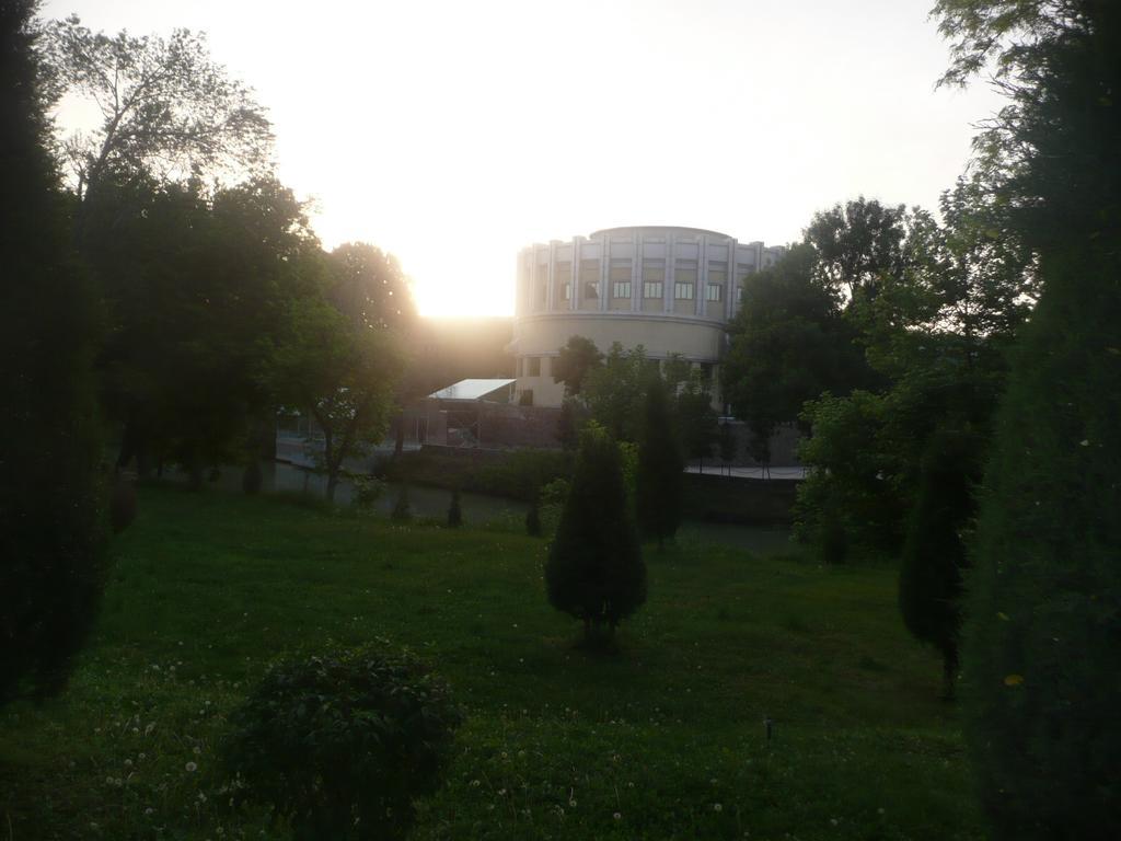 Apartment Tsentr 5 Ташкент Екстериор снимка